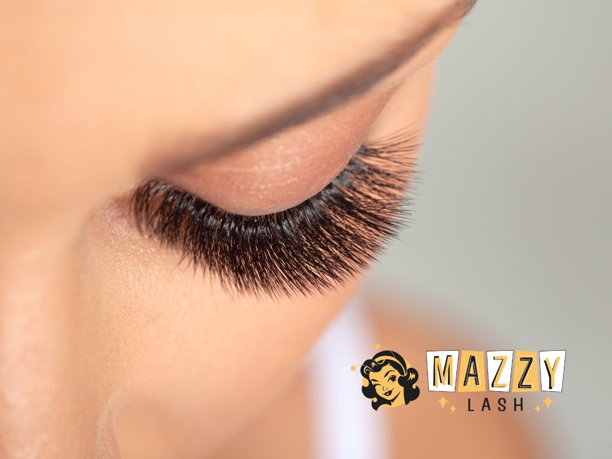beautiful lash extensions at Mazzy Lash